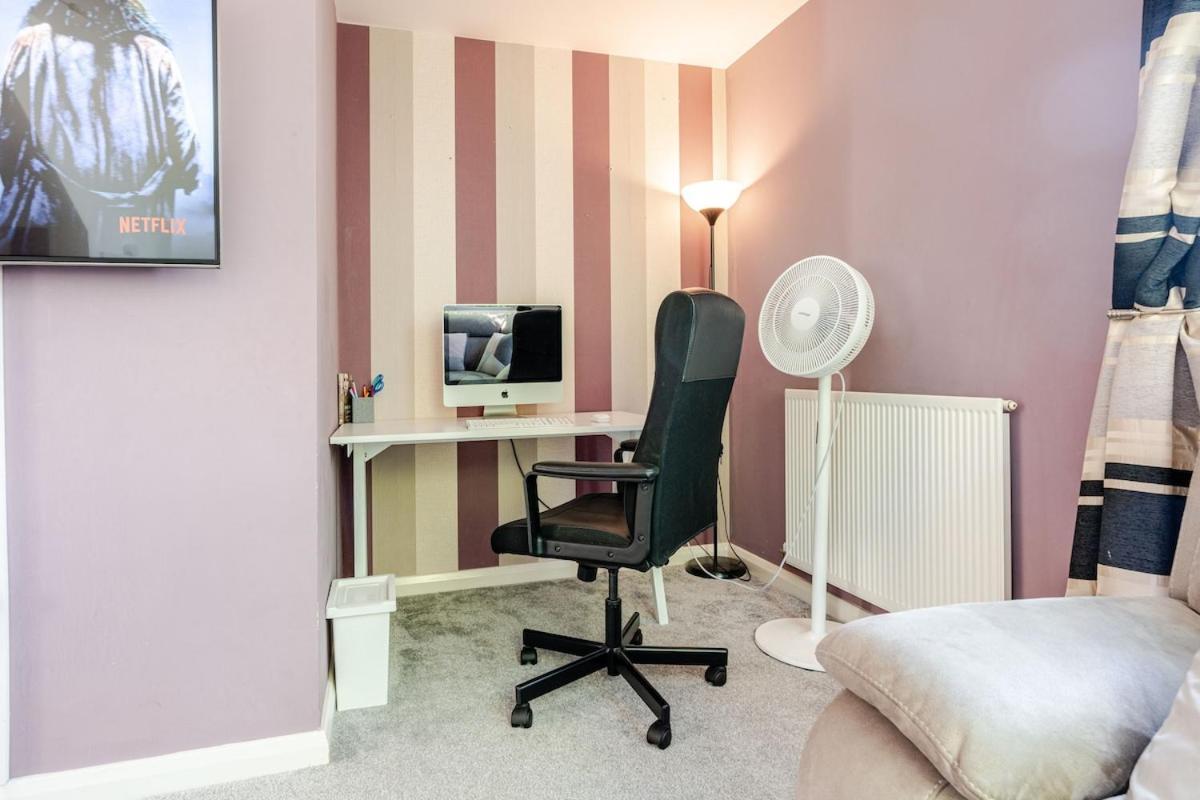 Comfortable 3-Storey House With Free Car Parking Manchester Ngoại thất bức ảnh