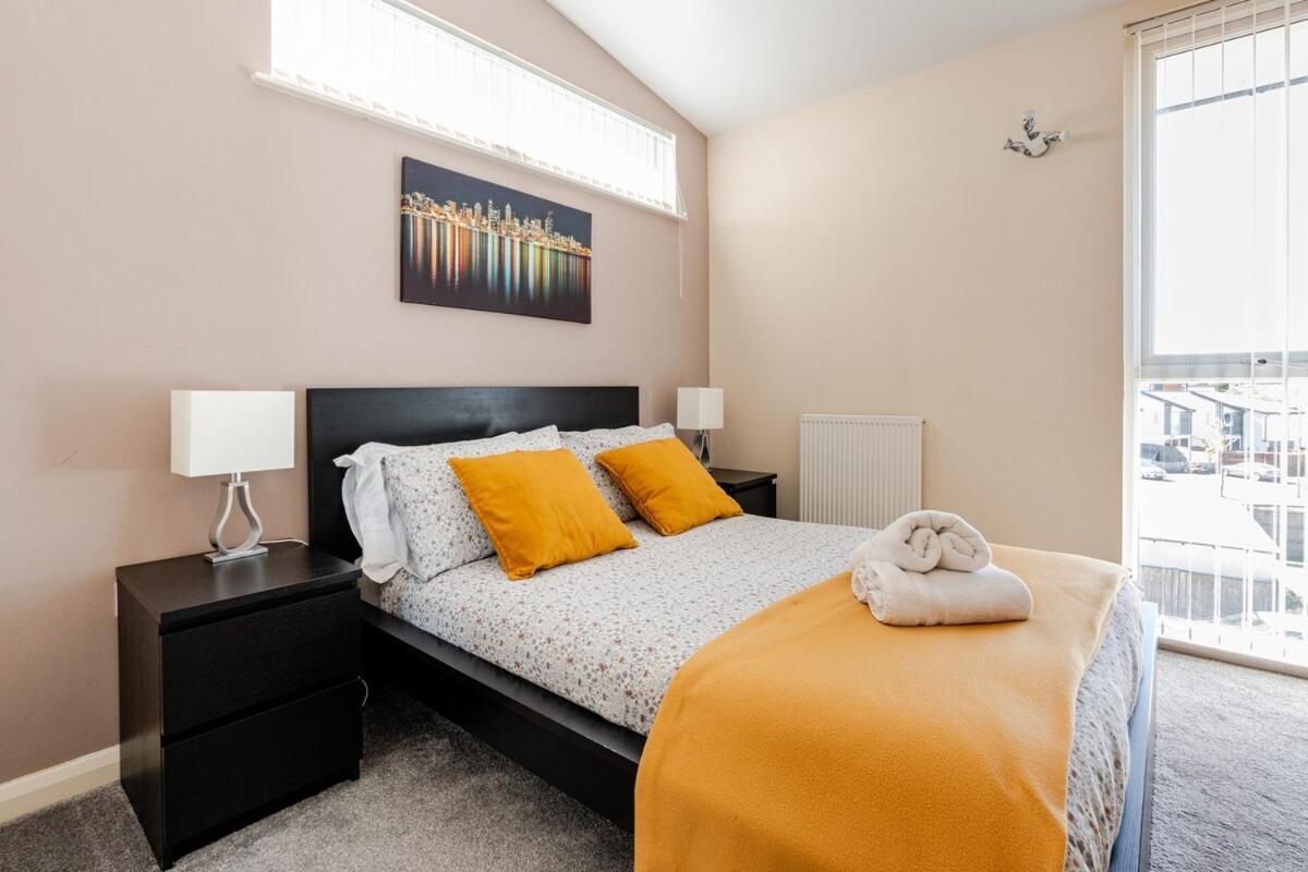 Comfortable 3-Storey House With Free Car Parking Manchester Ngoại thất bức ảnh