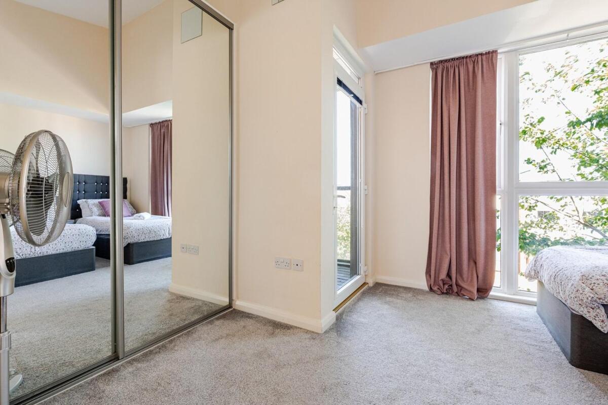 Comfortable 3-Storey House With Free Car Parking Manchester Ngoại thất bức ảnh