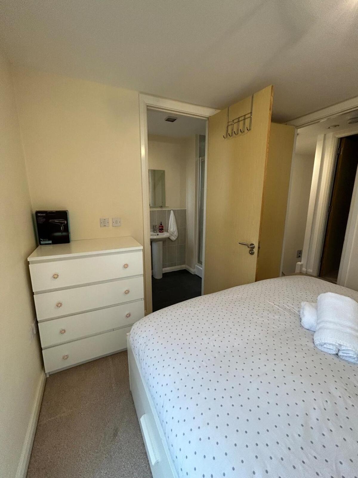 Comfortable 3-Storey House With Free Car Parking Manchester Ngoại thất bức ảnh