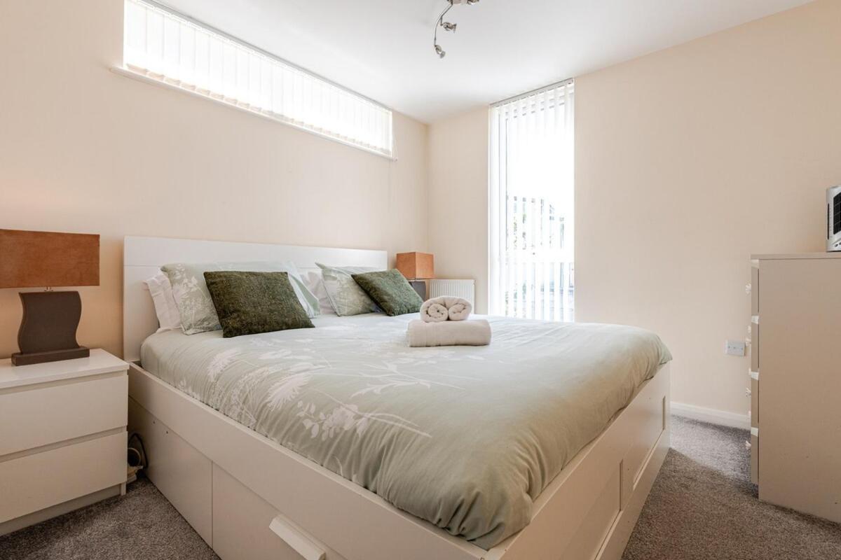 Comfortable 3-Storey House With Free Car Parking Manchester Ngoại thất bức ảnh