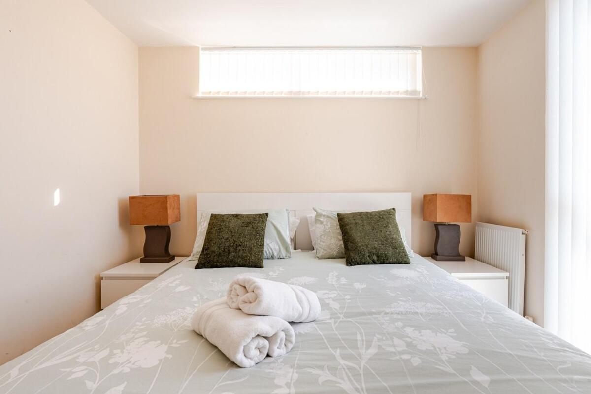 Comfortable 3-Storey House With Free Car Parking Manchester Ngoại thất bức ảnh
